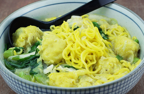 Wanton soup with ramen noodles